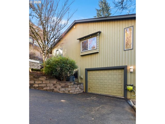 2831 Ne ROCKY BUTTE Rd, Portland, OR 97220