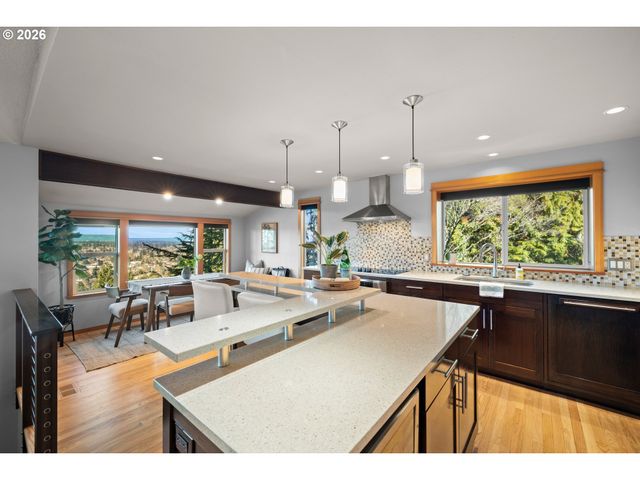 2831 Ne ROCKY BUTTE Rd, Portland, OR 97220