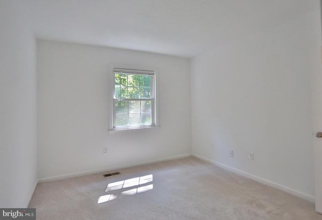 2402 WINDBREAK DR, Alexandria, VA 22306