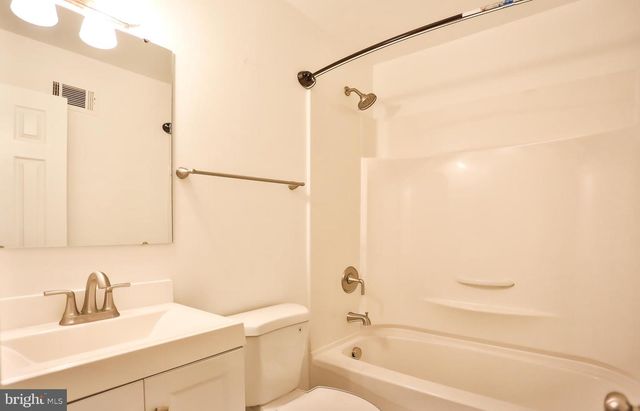 2402 WINDBREAK DR, Alexandria, VA 22306