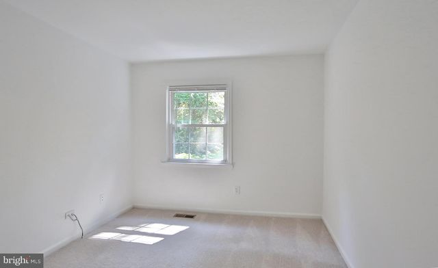 2402 WINDBREAK DR, Alexandria, VA 22306