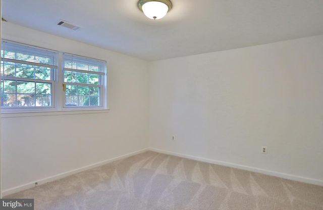2402 WINDBREAK DR, Alexandria, VA 22306