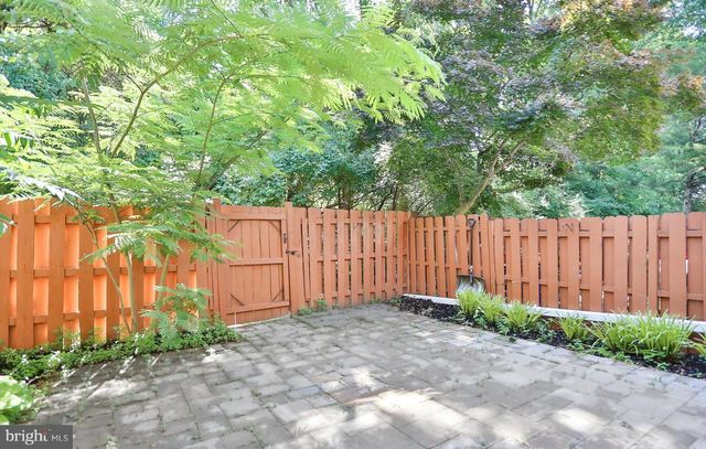 2402 WINDBREAK DR, Alexandria, VA 22306