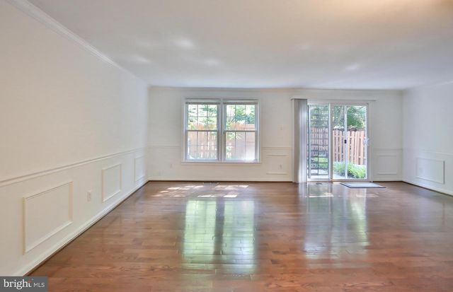 2402 WINDBREAK DR, Alexandria, VA 22306