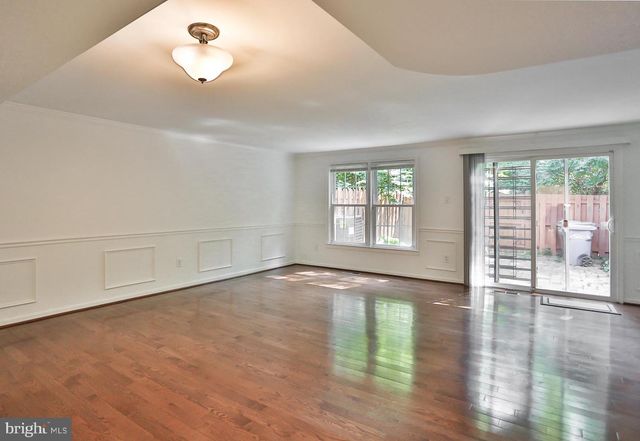 2402 WINDBREAK DR, Alexandria, VA 22306