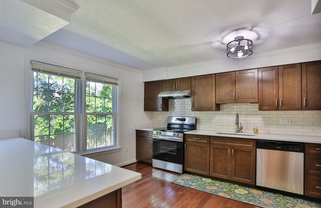 2402 WINDBREAK DR, Alexandria, VA 22306