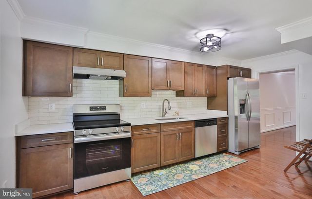 2402 WINDBREAK DR, Alexandria, VA 22306