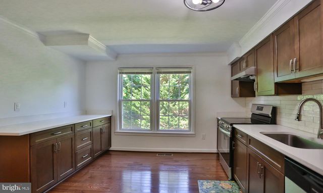 2402 WINDBREAK DR, Alexandria, VA 22306