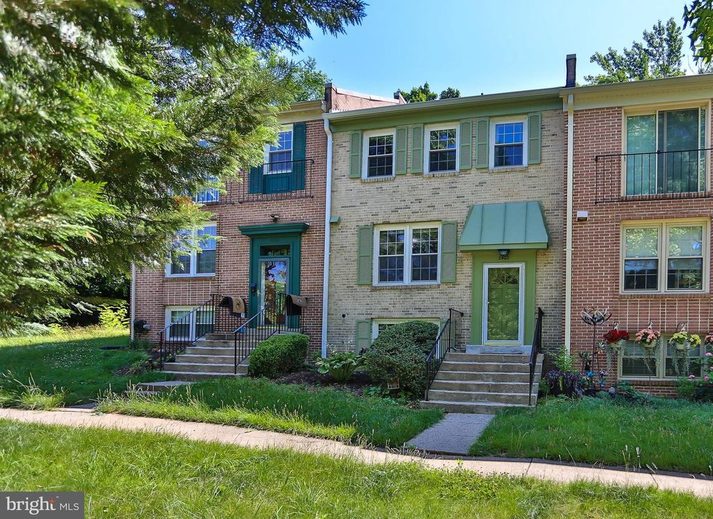 2402 WINDBREAK DR, Alexandria, VA 22306
