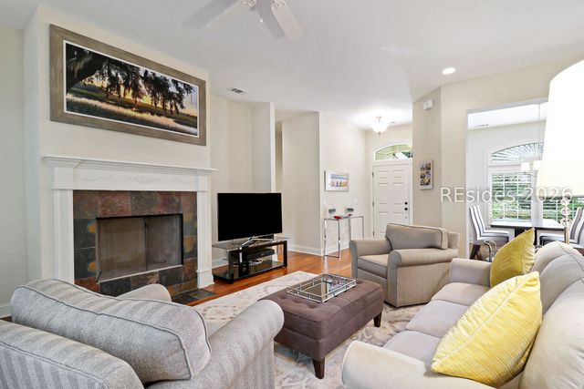 16 Honey Locust Cir, Hilton Head Island, SC 29926