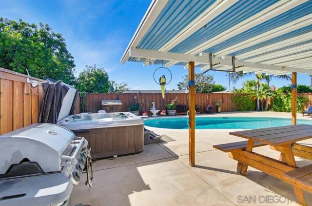 4336 Charing, San Diego, CA 92117