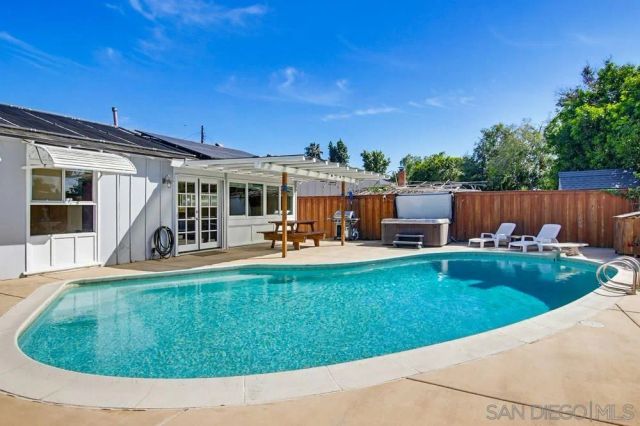 4336 Charing, San Diego, CA 92117
