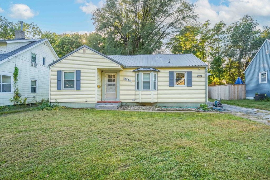 2326 E 11th Street, Des Moines, IA 50316