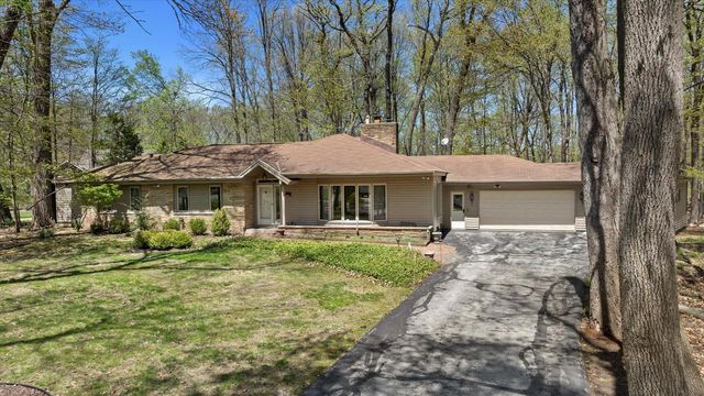 1810 Wedgewood DRIVE E, Elm Grove, WI 53122