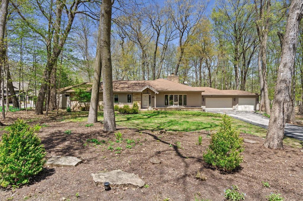 1810 Wedgewood DRIVE E, Elm Grove, WI 53122