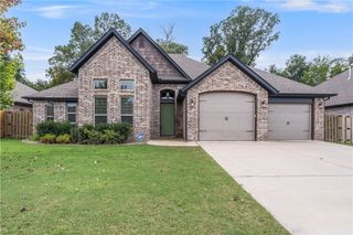 6104 W Buckeye Drive, Rogers, AR 72758