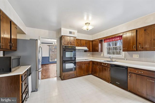 13724 BRIDGEWATER DR, Silver Spring, MD 20904