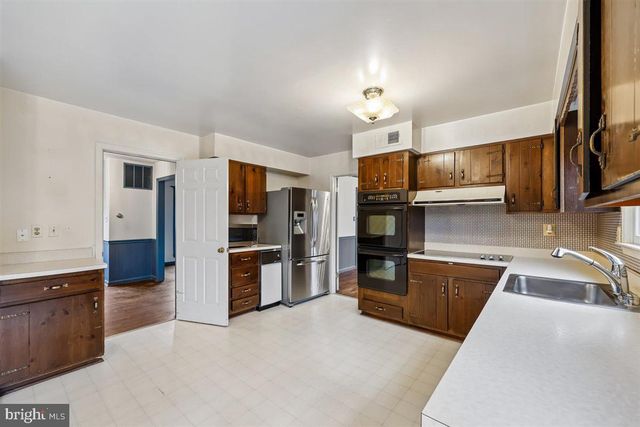 13724 BRIDGEWATER DR, Silver Spring, MD 20904