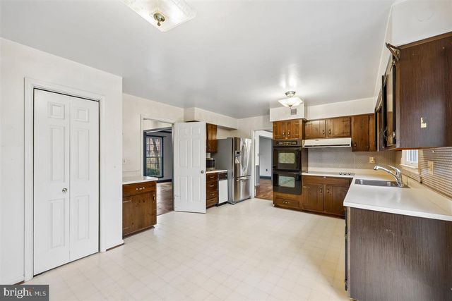 13724 BRIDGEWATER DR, Silver Spring, MD 20904