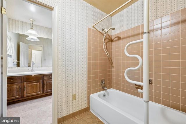 13724 BRIDGEWATER DR, Silver Spring, MD 20904