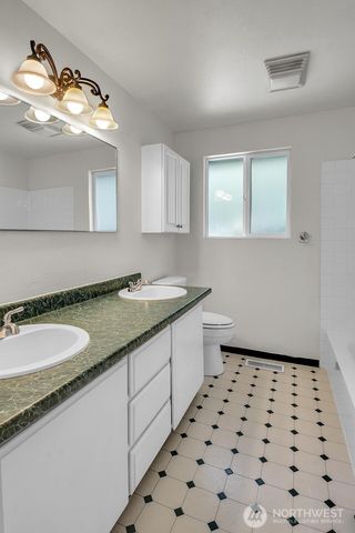 2420 SW 326th Street, Federal Way, WA 98023