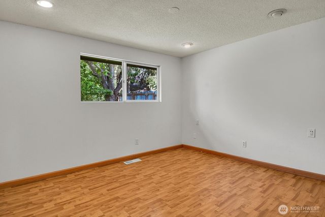 2420 SW 326th Street, Federal Way, WA 98023