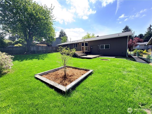 2420 SW 326th Street, Federal Way, WA 98023