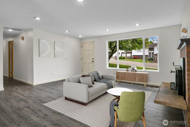 2420 SW 326th Street, Federal Way, WA 98023