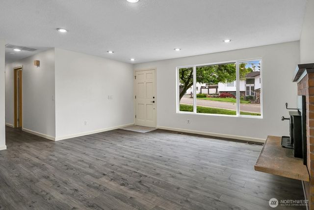 2420 SW 326th Street, Federal Way, WA 98023