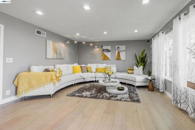 3766 Pinewood Pl, Santa Clara, CA 95054