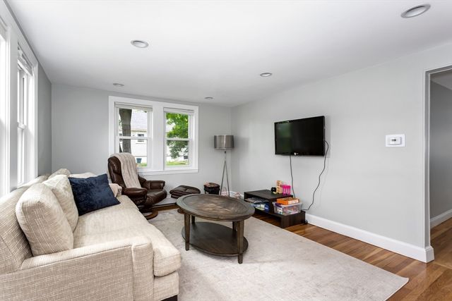 92 Hawthorn, Westwood, MA 02090