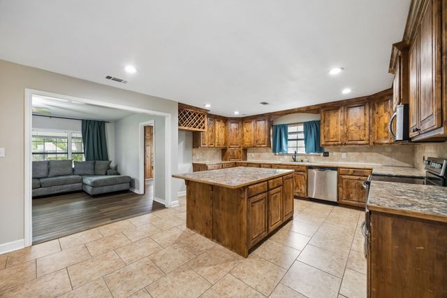 597 E Main Street, Van, TX 75790