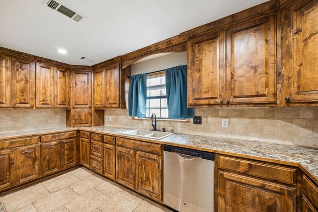 597 E Main Street, Van, TX 75790
