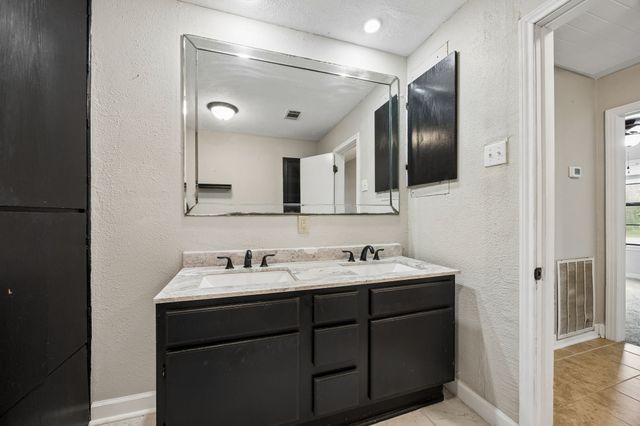 597 E Main Street, Van, TX 75790