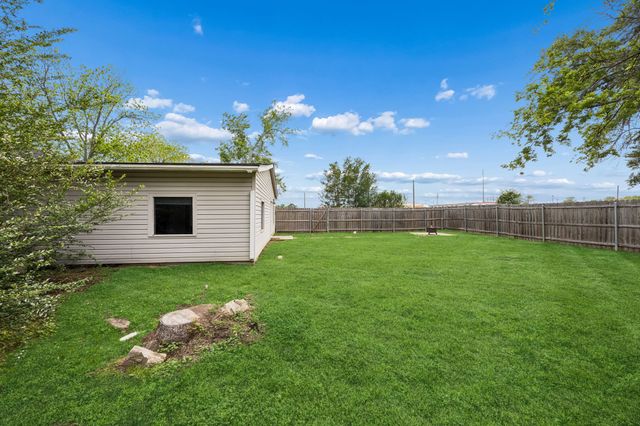 597 E Main Street, Van, TX 75790