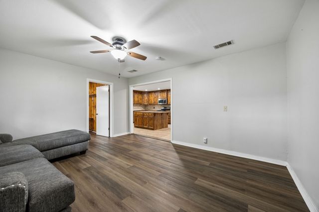 597 E Main Street, Van, TX 75790
