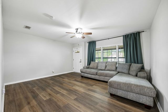 597 E Main Street, Van, TX 75790