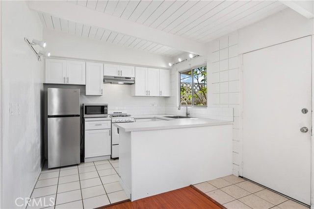 1124 Victoria, Costa Mesa, CA 92627