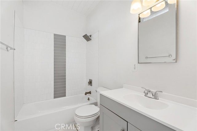 1124 Victoria, Costa Mesa, CA 92627