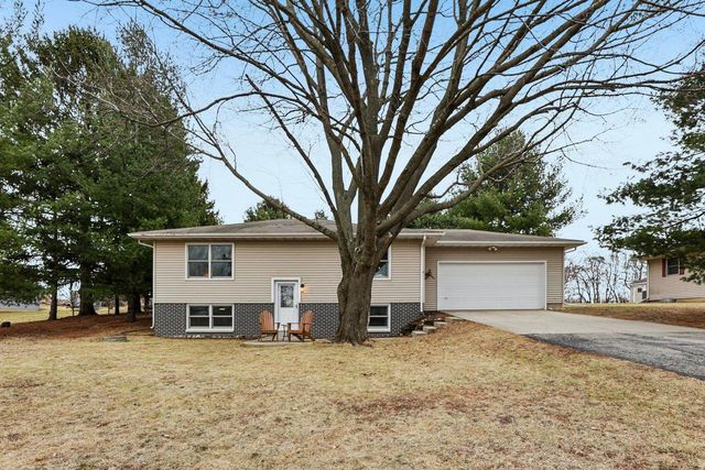 1686 Sand Hill Road, Oregon, WI 53575