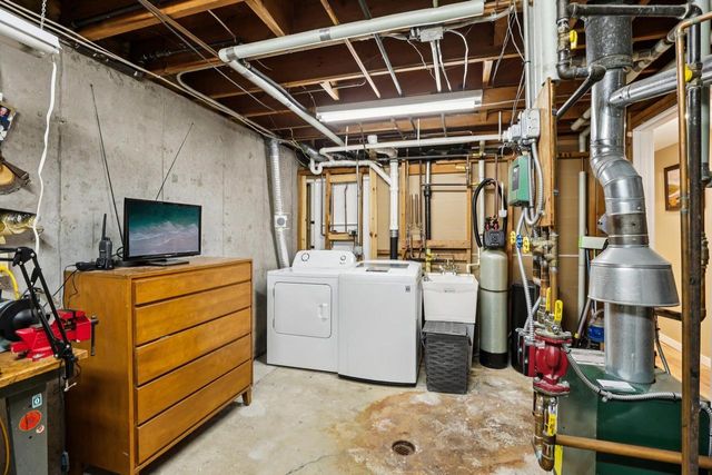 1686 Sand Hill Road, Oregon, WI 53575