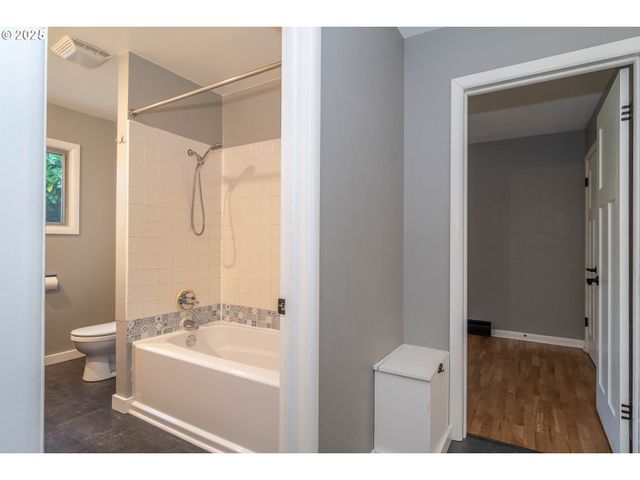 961 Se GLENN St, Roseburg, OR 97470