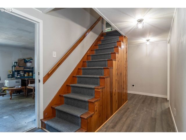 961 Se GLENN St, Roseburg, OR 97470