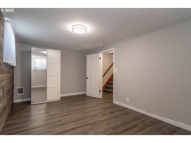 961 Se GLENN St, Roseburg, OR 97470