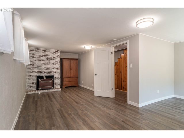 961 Se GLENN St, Roseburg, OR 97470