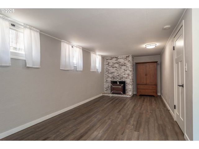 961 Se GLENN St, Roseburg, OR 97470