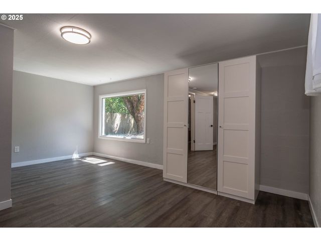 961 Se GLENN St, Roseburg, OR 97470