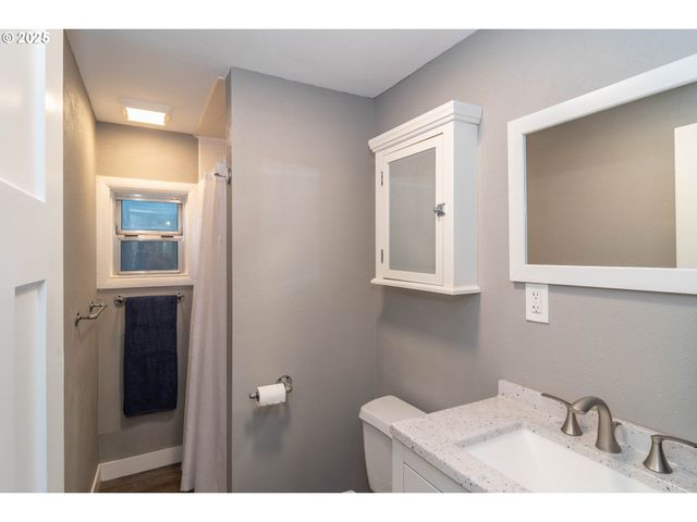 961 Se GLENN St, Roseburg, OR 97470