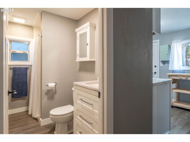 961 Se GLENN St, Roseburg, OR 97470