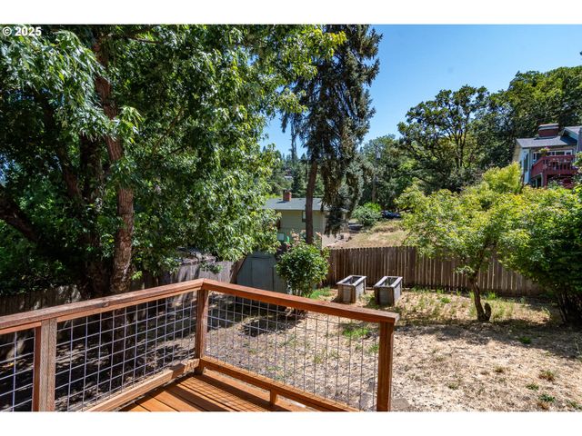 961 Se GLENN St, Roseburg, OR 97470